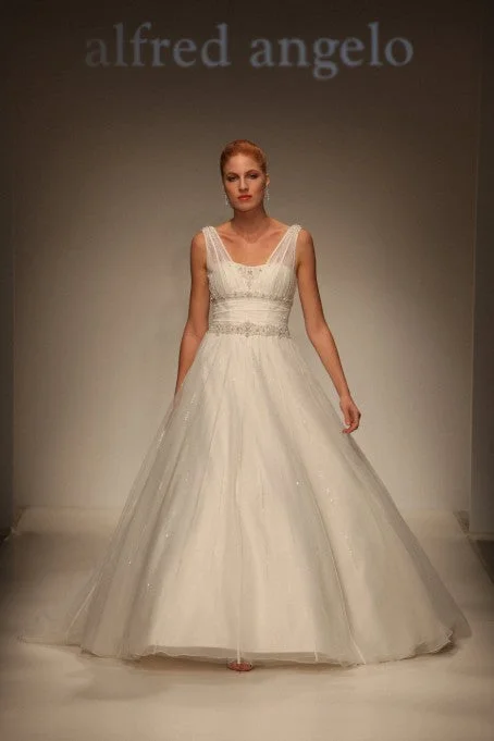 Year-End Sale Alfred Angelo 2166