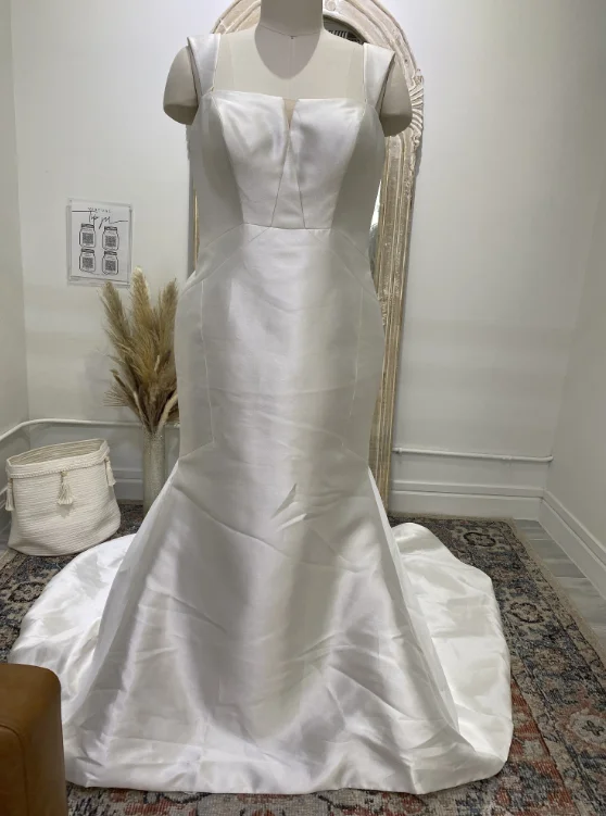 Unbeatable Prices Pronovias Hutton