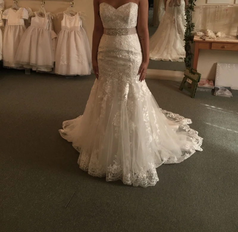Deal Mania Alfred Angelo 2506 Ivory/Pearl