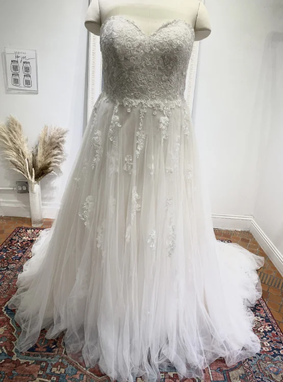 Year-End Sale Stella York 6690