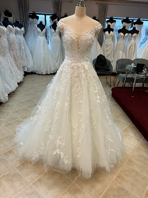 Savings Bonanza Casablanca Evelina model # 2406 ivory, Size 2 additional lace included Savings Bonanza Casablanca Evelina model # 2406 ivory, Size 2 additional lace included