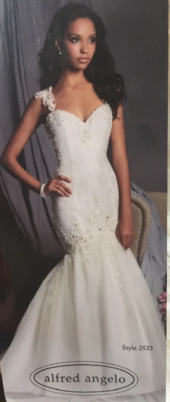 Last Chance Alfred Angelo 2523