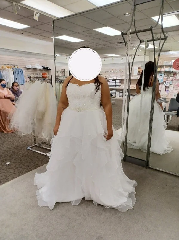 Amazing Deals David's Bridal lace and organza petite wedding ball gown/ style #WG3830 Amazing Deals David's Bridal lace and organza petite wedding ball gown/ style #WG3830