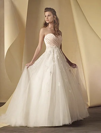 Last Chance Alfred Angelo 2452
