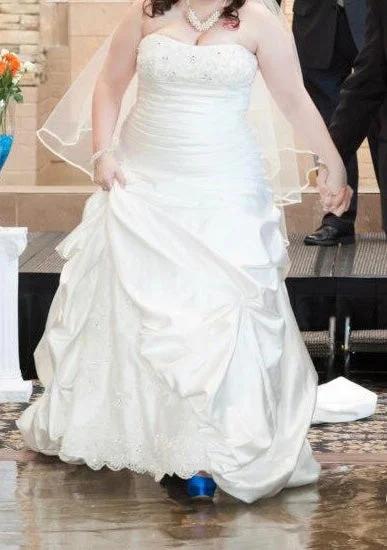Seasonal Sale Alfred Angelo 2326W