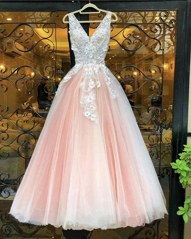 Hurry In Ivory Lace V Neck Tulle Prom Dresses Floor Length