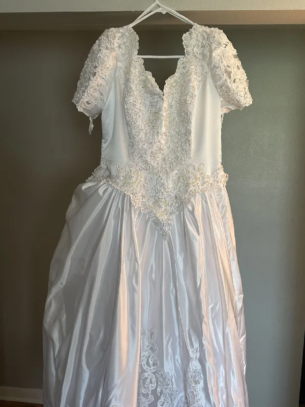 Hot Deal Alfred Angelo 24766