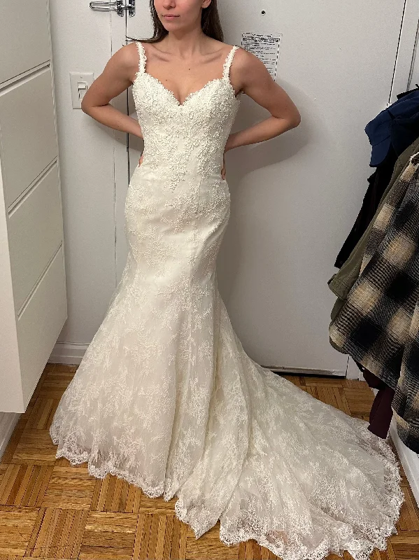 Closeout Sale Demetrios