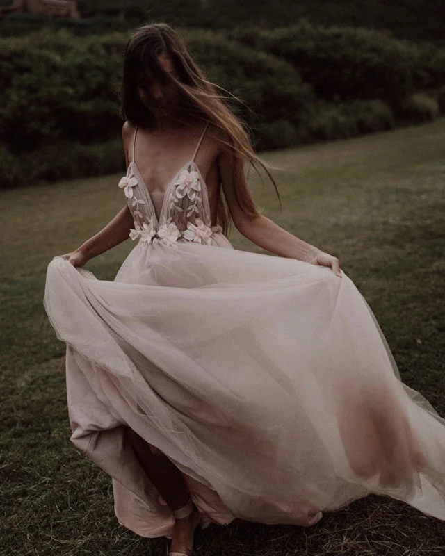 Closeout Sale Beach Style Wedding Dresses Spaghetti Straps Tulle Backless