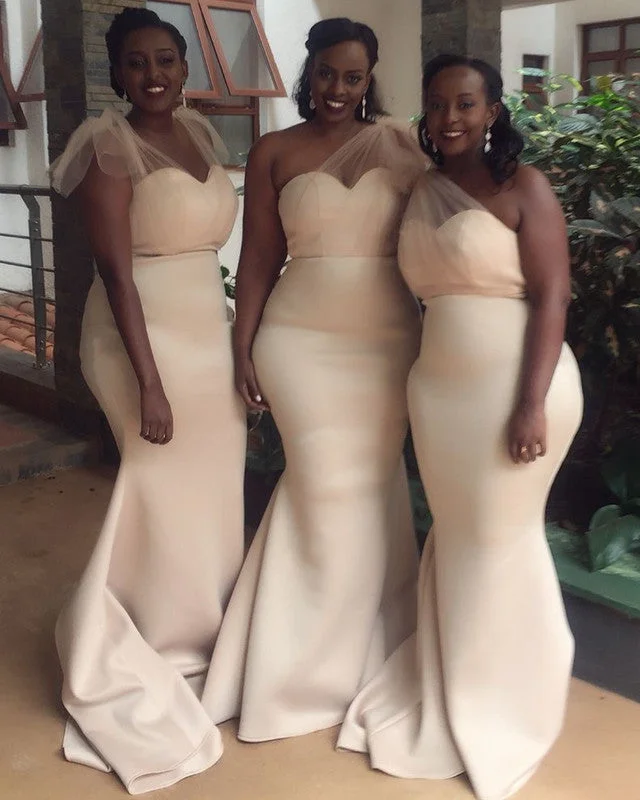 Huge Discounts Mermaid Satin Bridesmaid Dresses Mixed Style